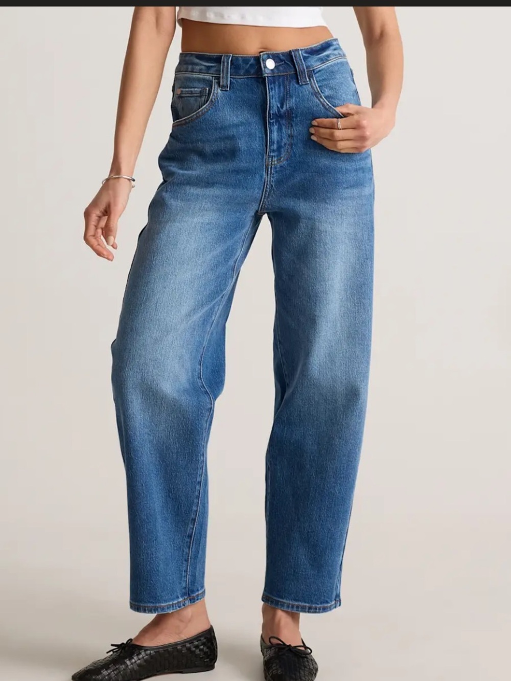 Quince Bella Stretch Barrel Jeans in Medium Blue Wash